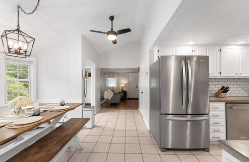 East Greenwich Casa | Peaceful Oasis minutes to T.F. Green International Airport, Main Street & more