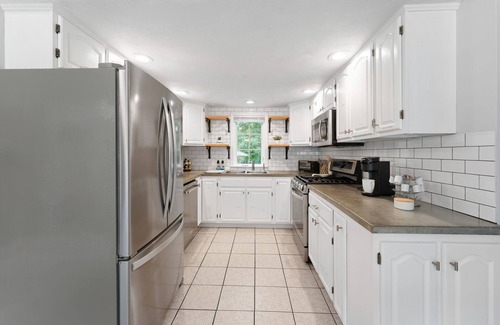 East Greenwich Casa | Peaceful Oasis minutes to T.F. Green International Airport, Main Street & more