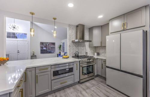 Paradise Casa | Peaceful Oasis Near Strip & Airport Pool Spa