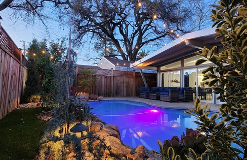 West Sacramento Casa | Peaceful Oasis Near Downtown Sac