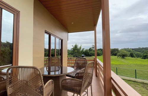 Bacnotan Casa | Peaceful One-bedroom Couple's Retreat with AC, WiFi near Urbiztondo