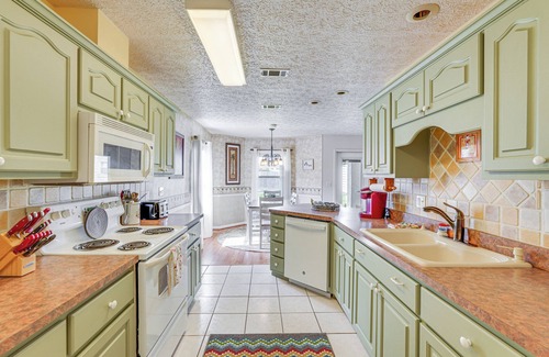 Panama City Casa | Peaceful Panama City Home w/ Fenced Backyard!