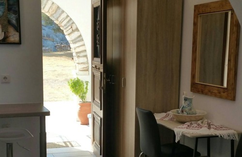 Naxos Apartamento | Peaceful, panoramic seaview retreat, 5min from beach, eastern Naxos