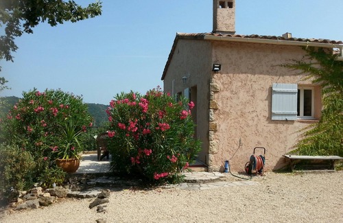 Bagnols-en-Foret Villa | Paraíso tranquilo - ¡Encanto absoluto en Bagnols! Piscina privada climatizada