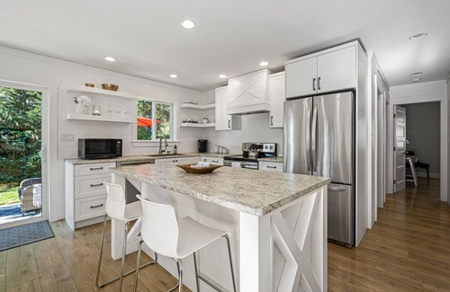 Courtenay Casa | Peaceful Parkside Cottage