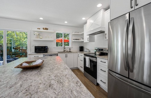 Courtenay Casa | Peaceful Parkside Cottage