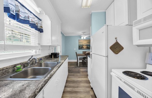 Windy Hill Casa | Peaceful Pet Friendly Beach Home-Golf Cart Friendly