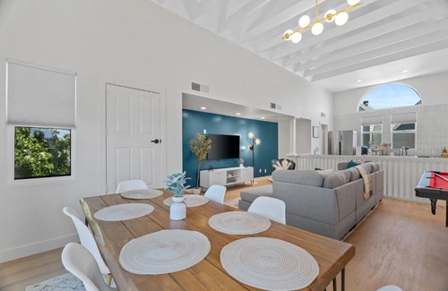 Camelback East Casa | Peaceful Phoenix Getaway - Central Location, Family-Friendly & Pool Table!