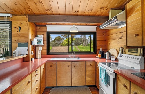 Surfdale Cabaña | Tranquilo Picnic Bay - Surfdale Holiday Home