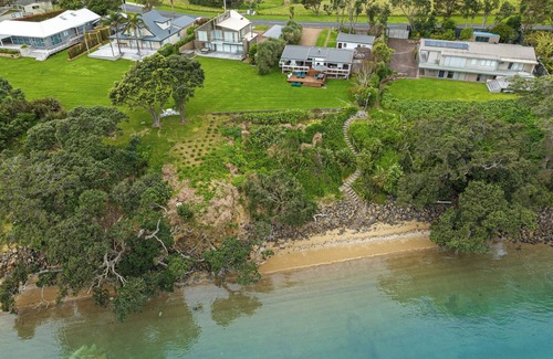 Surfdale Cabaña | Tranquilo Picnic Bay - Surfdale Holiday Home