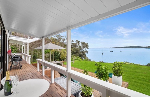 Surfdale Cabaña | Tranquilo Picnic Bay - Surfdale Holiday Home