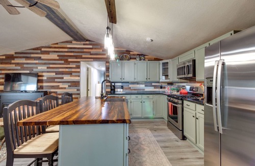 Pinetop-Lakeside Cabaña | Peaceful Pinetop Hideaway w/ Yard - Dog Friendly!