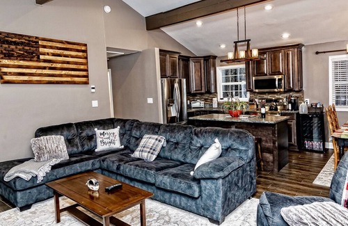Long Pond Casa | Peaceful Pocono Home Hot Tub minutes away from Kalahari, Camelback, Mt Airy
