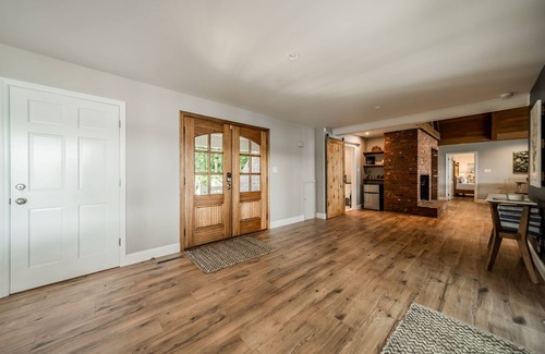 Terrell Casa | Peaceful Point Lodge by SoCharm | 180º Views of Lake Norman!