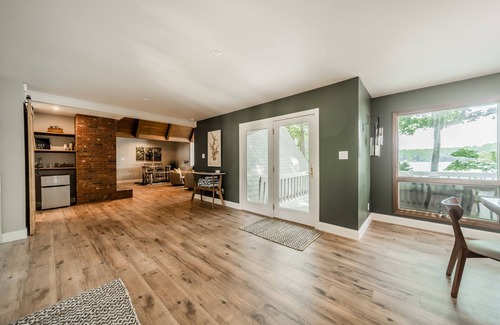 Terrell Casa | Peaceful Point Lodge by SoCharm | 180º Views of Lake Norman!