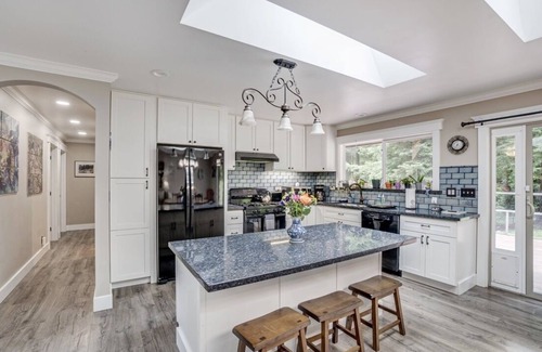 Trinidad Casa | Peaceful, private 3BD home nestled in the redwoods