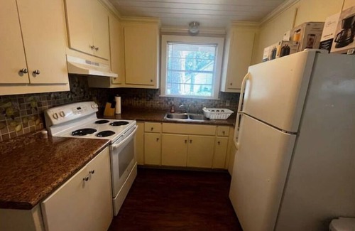 Valdosta Casa | Peaceful Private home near VSU, Down town & SGMC