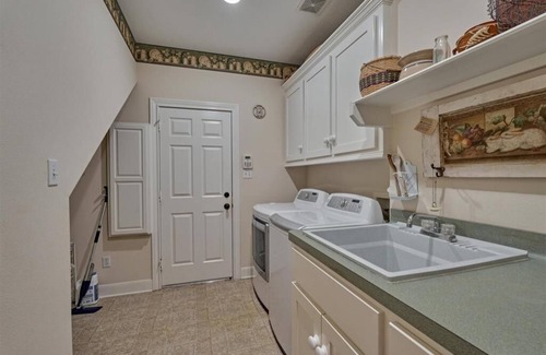 Conroe Casa | Peaceful, quiet, friendly, seconds from dining, shopping, schools, and commute.