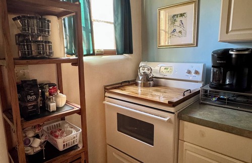 Taos Casa | Peaceful/Relaxing. Walking distance to the Taos Plaza, side-walks all the way.