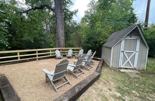 Edinburg Casa | Peaceful Retreat on Creekside