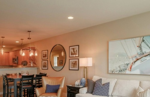 Seaside Condominio | Peaceful, river front, 2-bedroom condo with WiFi in Seaside