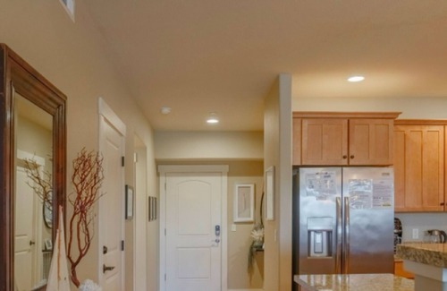 Seaside Condominio | Peaceful, river front, 2-bedroom condo with WiFi in Seaside