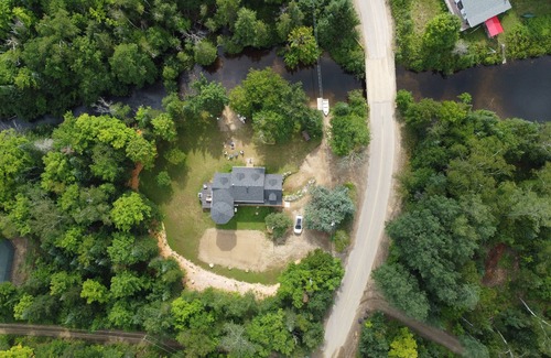 Amherst Cabaña | Peaceful riverfront cottage