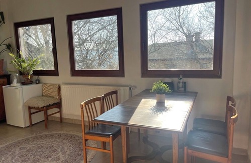 Csatarka Cabaña | Peaceful romantic cottage house with garden in Budapest hills