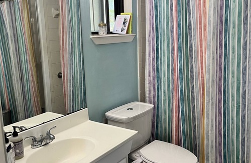 Johnston Terrace Casa | Peaceful Room in East Austin Home Queen sized bed, full bath and work space