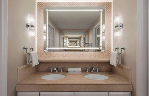 Rancho Bernardo Hotel | Peaceful Room w/ Outdoor Space Perfect Romantic Couple Stay | Outdoor Pool