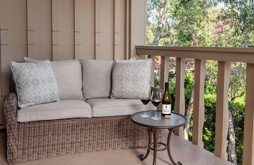 Rancho Bernardo Hotel | Peaceful Room w/ Outdoor Space Perfect Romantic Couple Stay | Outdoor Pool