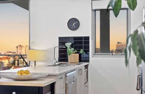 East Perth Apartamento | Peaceful Sanctuary with Panoramic Views near Optus Stadium