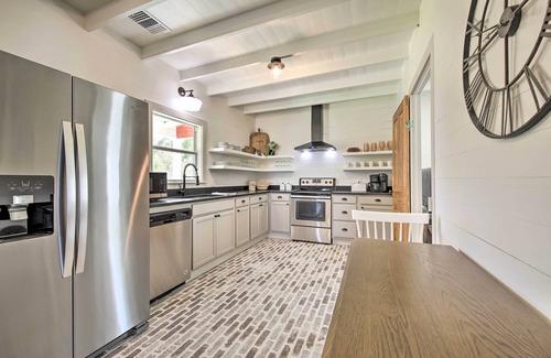 Schulenburg Casa | Peaceful Schulenburg Farmhouse w/ Fire Pit & Grill