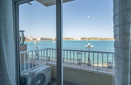 Birzebbuga Apartamento | Peaceful Seafront 3BR Apt with Balcony!