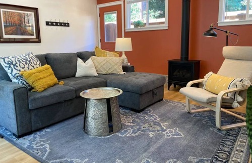 Felton Casa | Peaceful setting in the heart of town