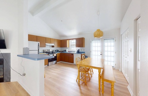 Clearwater Casa | Peaceful single family home with shared pool and sports courts access