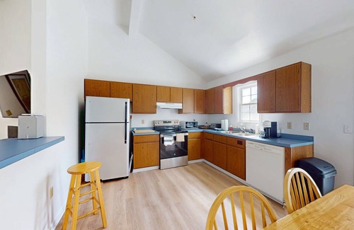 Clearwater Casa | Peaceful single family home with shared pool and sports courts access