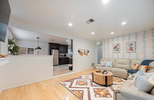 Hayward Casa | Peaceful Single Floor Home. BBALL Hoop . 4 TVs. Wifi. SF Bay Area
