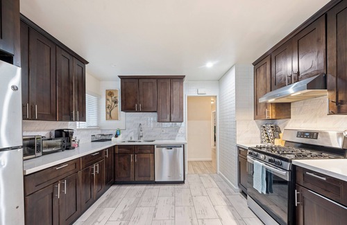 Hayward Casa | Peaceful Single Floor Home. BBALL Hoop . 4 TVs. Wifi. SF Bay Area