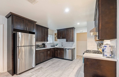 Hayward Casa | Peaceful Single Floor Home. BBALL Hoop . 4 TVs. Wifi. SF Bay Area