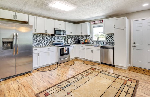 Lyons Casa | Peaceful Somerville Home w/ Gazebo - 5 Mi to Lake!