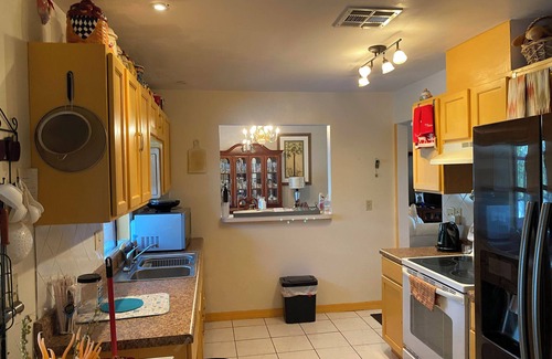 Poinciana Casa | Peaceful Stay at Grandma’s Home