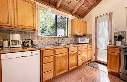 Inverness Casa | Peaceful Stay w/ Mountain Views + Walk to Trails