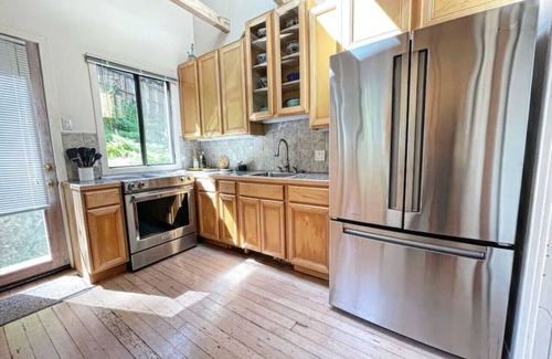 Inverness Casa | Peaceful Stay w/ Mountain Views + Walk to Trails