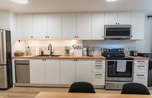 Armstrong Casa | Peaceful Suite near Vernon/Armstrong