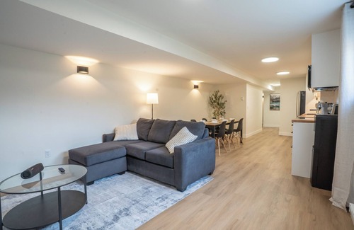 Armstrong Casa | Peaceful Suite near Vernon/Armstrong - Brand New
