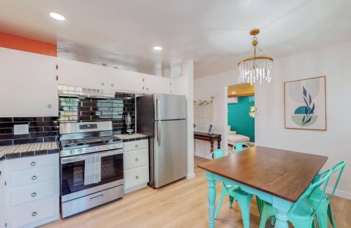 Los Poblanos Casa | Peaceful Sunflower Escape, 3bd w/ hot tub, grill, and mountain views!
