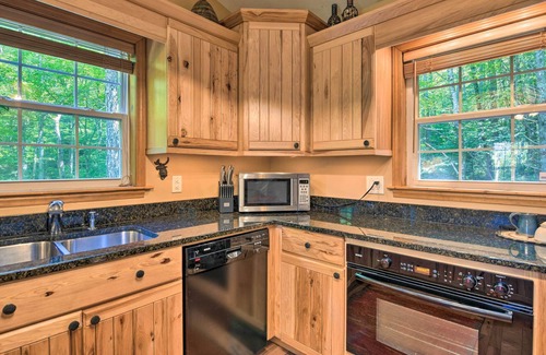 Sylva Cabina | Peaceful Sylva Cabin w/ Mtn Views & Creek!