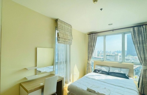 Phaya Thai Condominio | Peaceful stay, 1 BTS stop to Ari + Workspace