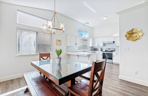 Fresno Casa | Peaceful Travelers Retreat - Dual Kings